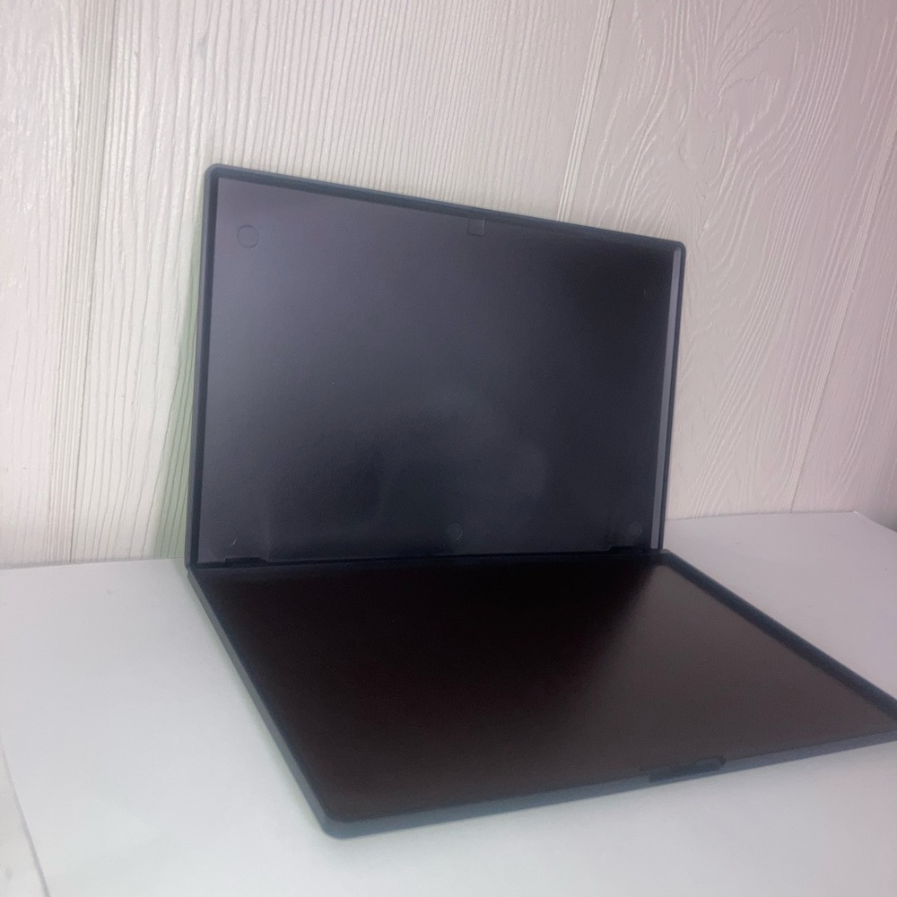 Magnetic palette

6x9 

Brand new in black - Picture 6 of 9